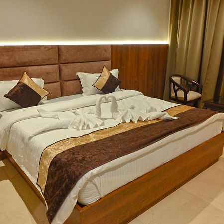 Md Farms And Resorts Mathura Buitenkant foto