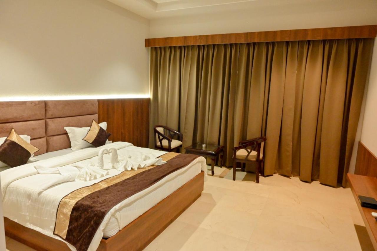 Md Farms And Resorts Mathura Buitenkant foto