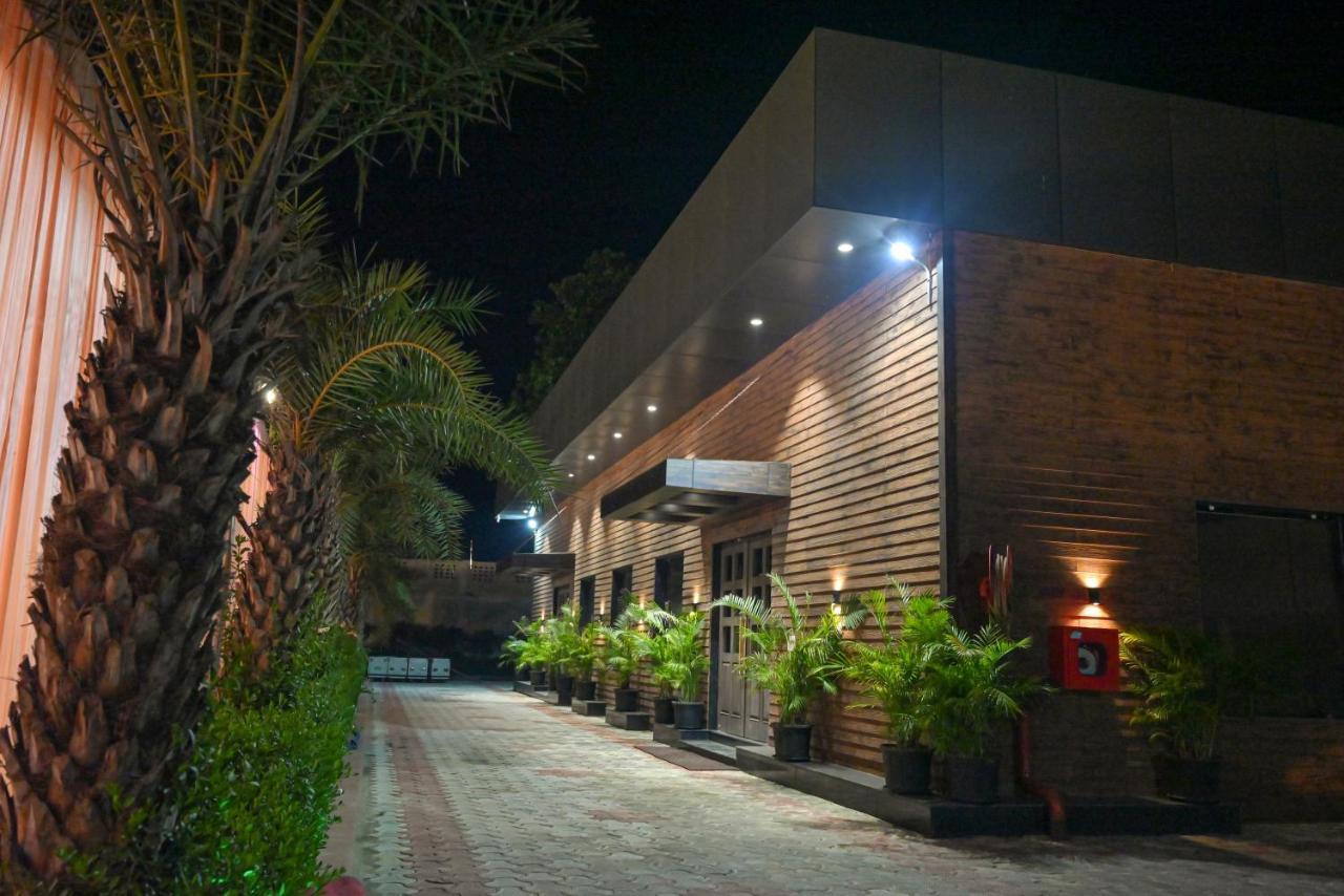 Md Farms And Resorts Mathura Buitenkant foto