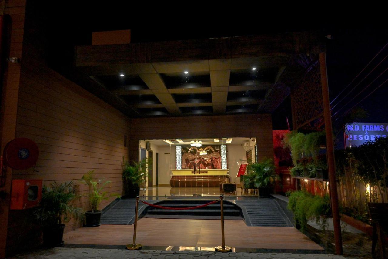 Md Farms And Resorts Mathura Buitenkant foto